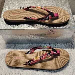 ROCKIN WOMEN'S SIZE 10 Floral Flip Flops - Pink and Black